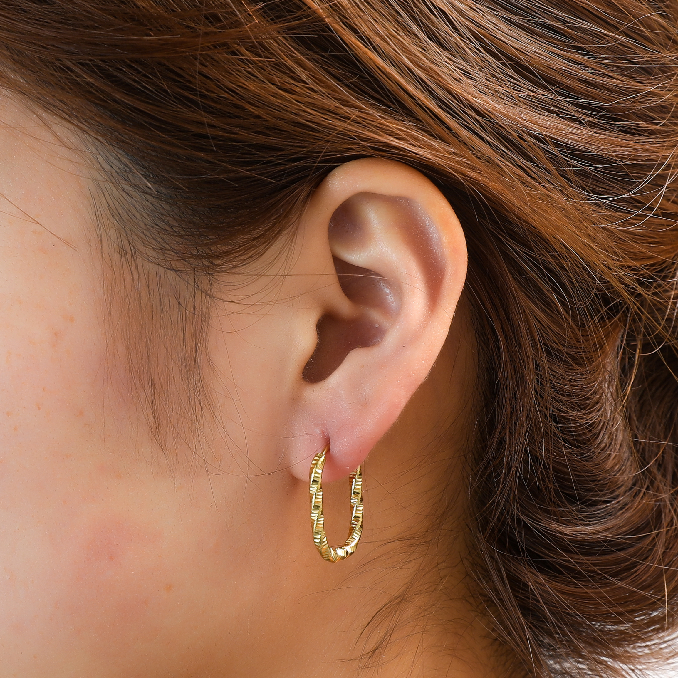 Oorbel Twisted Oval Hoop Gold