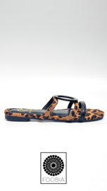 Slipper Leo