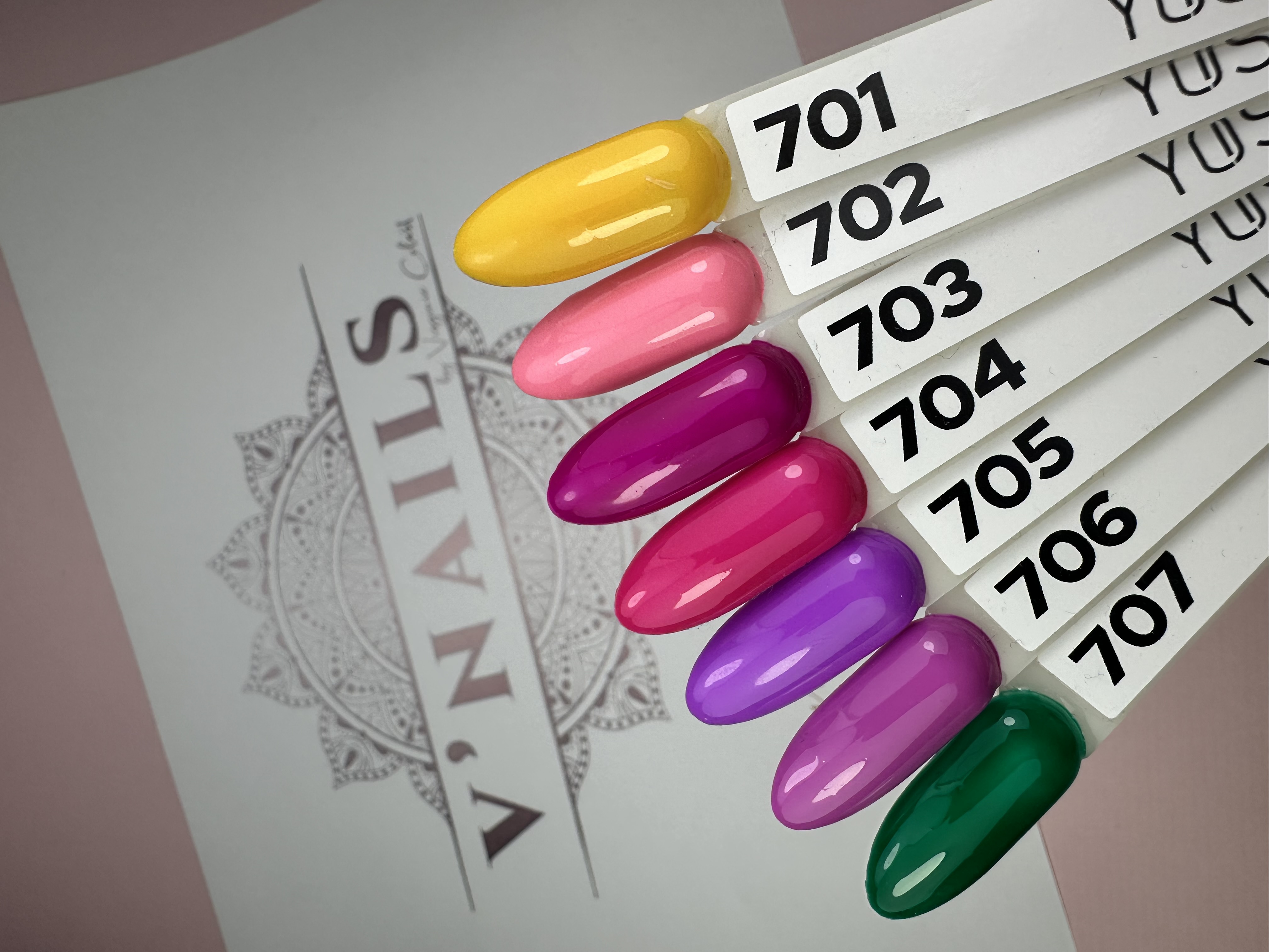 Yoshi Gelpolish Los Tones Milliones Collection 7 x 6 ml  + Gratis Color Pop Stickers - Hema & TPO Free
