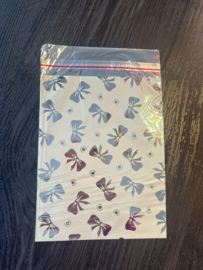 Cadeauzakje beige zilvere strik