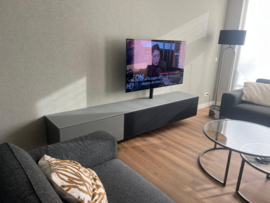 Mika 220 80.140 | tv beugel en media klep in zwart