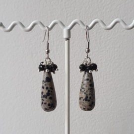 Oorbellen met druppels van dalmatier jasper