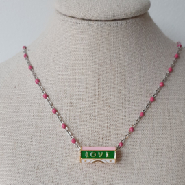 Fijne zilverkleurige rvs ketting met gekleurde message bead