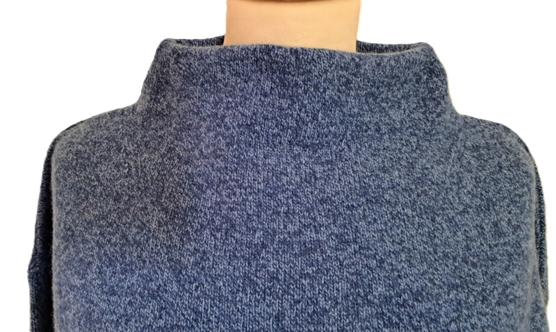 Heidekönigin trui met opstaande kraag, jeans