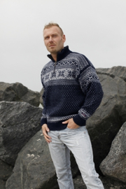 Noorse wollen trui met Klassiek Noors Patroon, navy