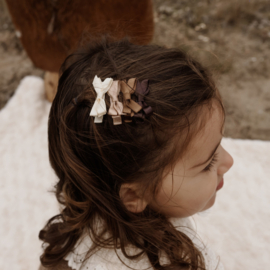 Baby haarspeldjes met strikje - brown satin.