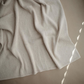 Deken knitted ribbed beige melange.