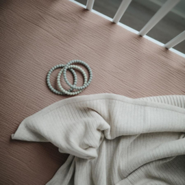 Deken knitted ribbed beige melange.