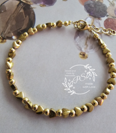 Hematiet armbandje Love