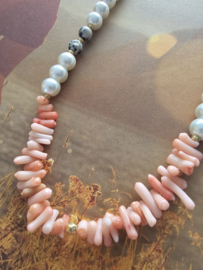 Ketting koraal & Parellook met Dalmatiër Jaspis