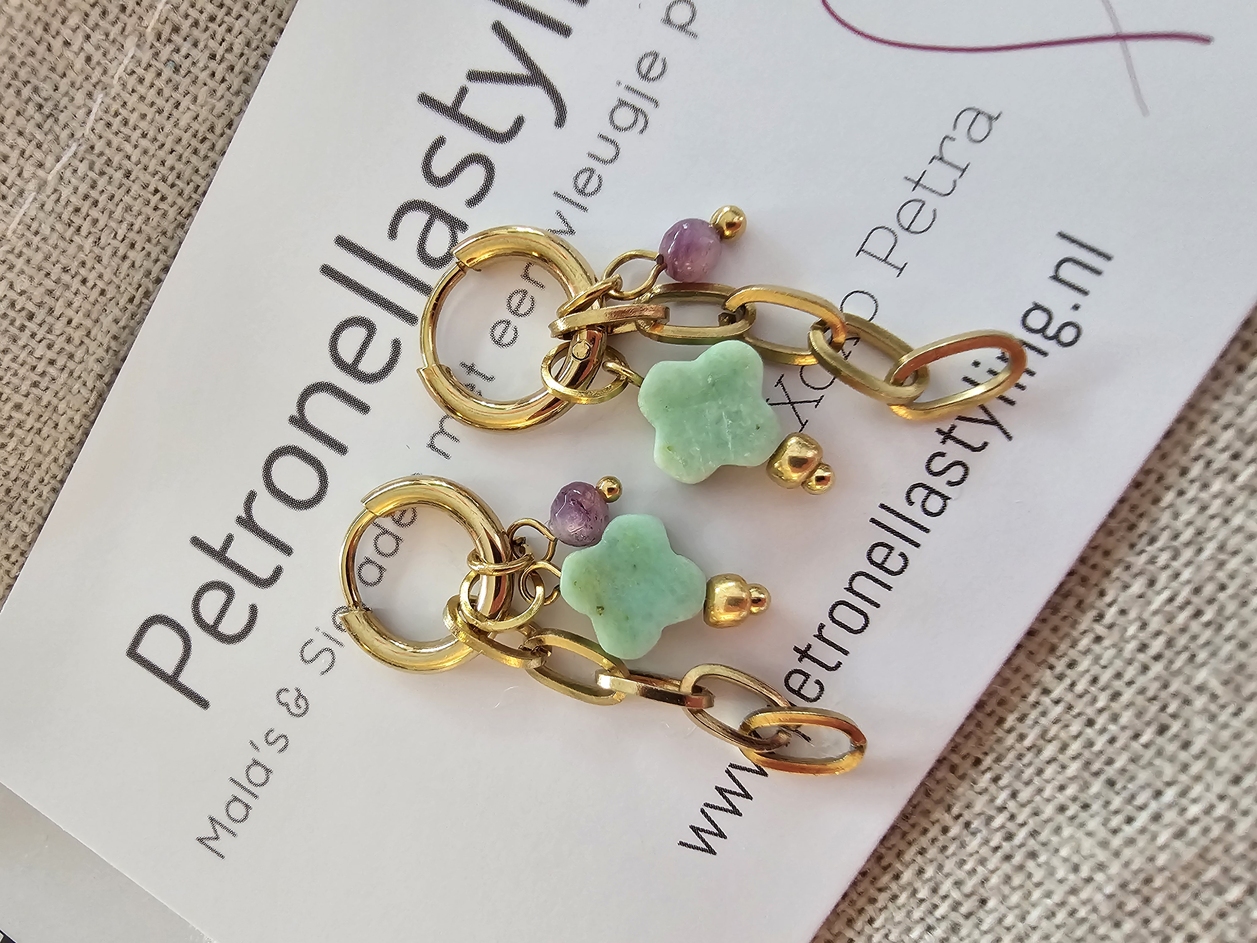 Australische Jade en Amethist creolen