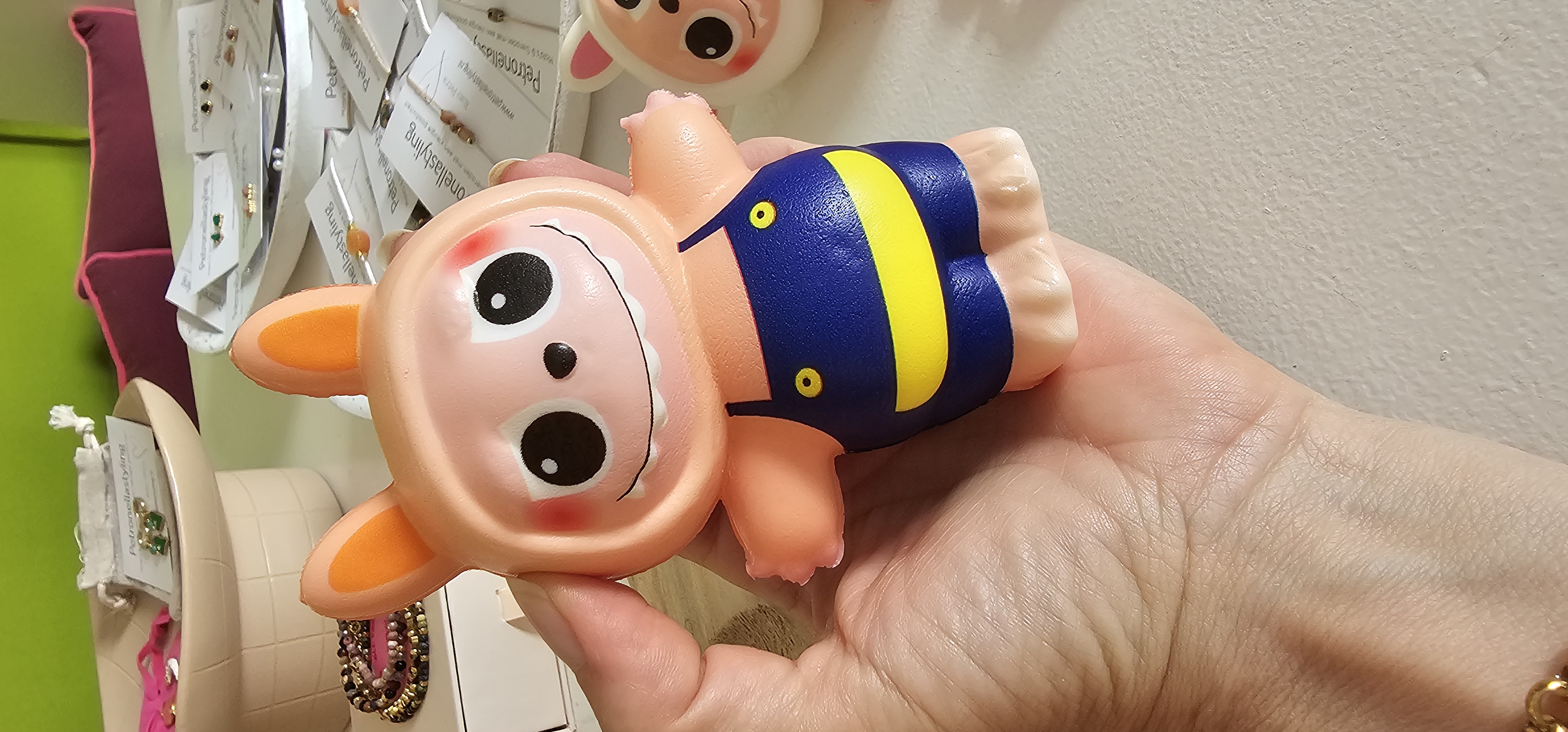 Labubu look alike (Lafufu) squishy met je naam