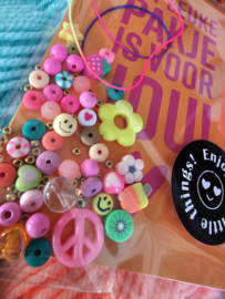 DIY je eigen candy armbandjes rijgen