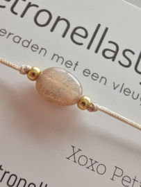 Zonnesteen op koordje