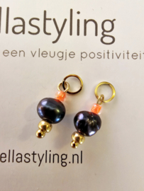 Black pearls met neon oranje