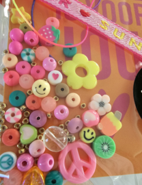 DIY je eigen candy armbandjes rijgen
