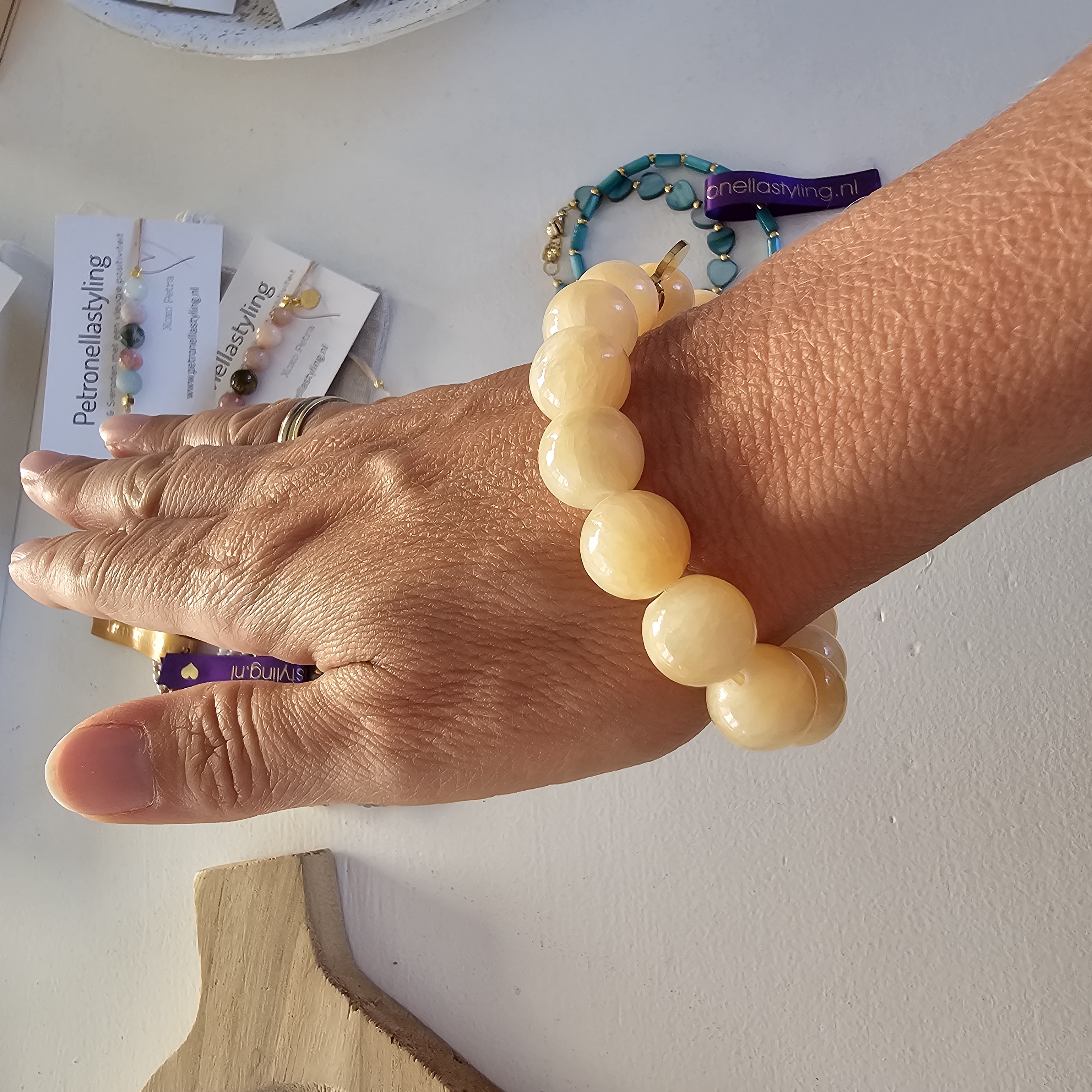 Calciet 12 mm bollen armband