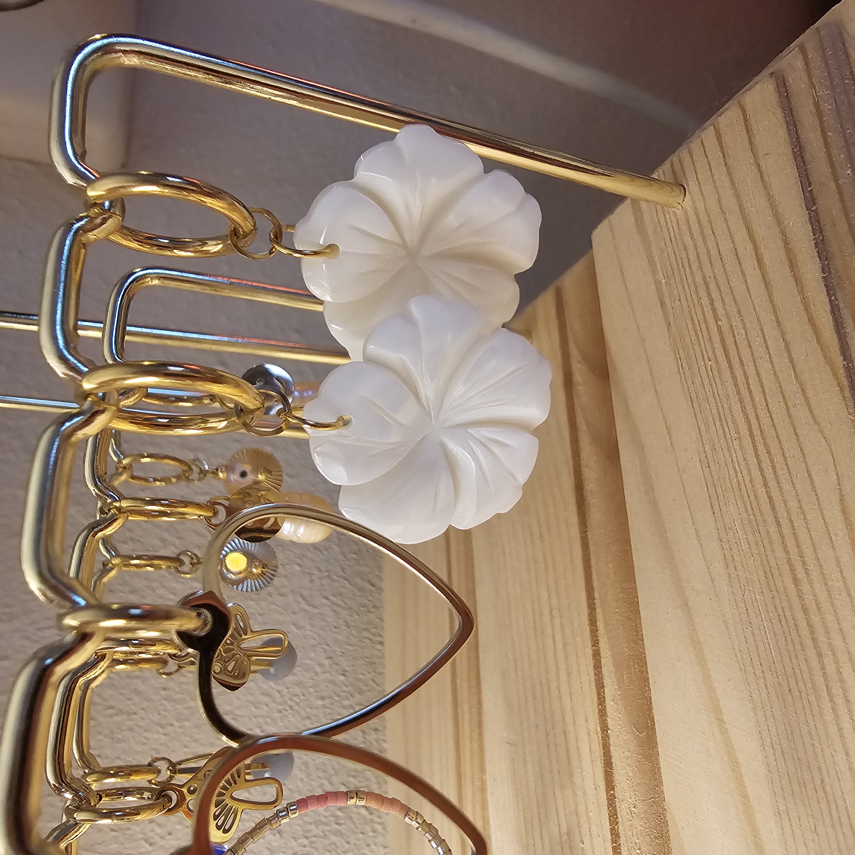 Schelp bloemen oorbellen