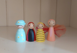 Voorjaars pegdolls met oranje vlinder, set