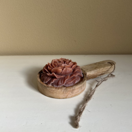 Houten schaaltje met geurend amberroosje, bruin