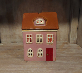 Huisje van keramiek,  roze