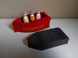 Verhoging van schuim voor de rode boot