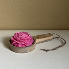 Houten schaaltje met geurend amberroosje,  roze