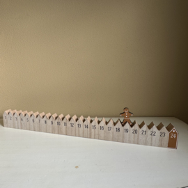 Adventskalender,  houten huisjes met gingerbread men