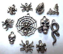 Gothic bedelmix. Mix van 11 bedeltjes