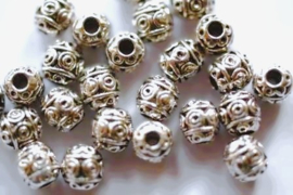 Metalen bewerkte kraal 7x6mm, per 10 stuks