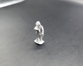 EWM | DutVeh20 | Dutch Dismounted Motorcyclist Reading Map | 1:72