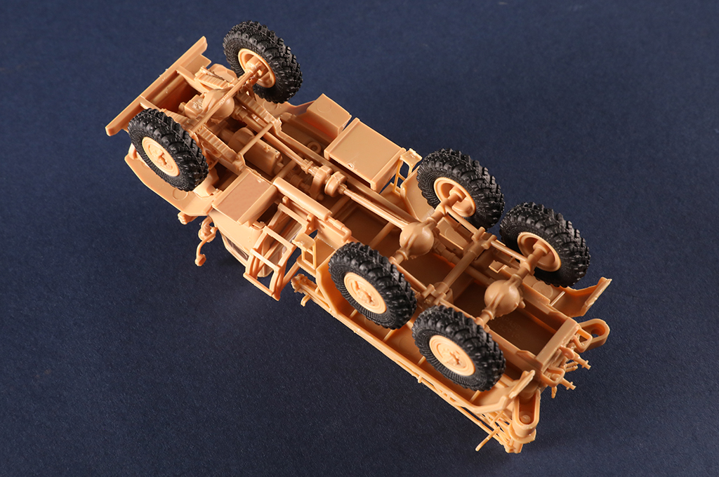 HobbyBoss | 82962 | APA-5D Airport Starter Vehicle | 1:72