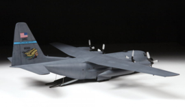 Zvezda | 7321 | C-130H American Heavy Transport Plane | 1:72