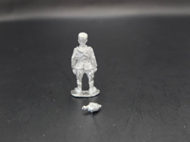 EWM | DutInf18 | Infantry Officer in Standing Pose with Map Case | 1:72