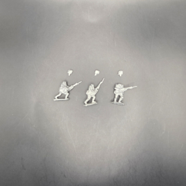 EWM | DutInf05 | Infantryman Attacking with Rifles & Bayonets | 1:72