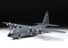 Zvezda | 7321 | C-130H American Heavy Transport Plane | 1:72