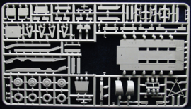 GMU | 72004 | DIAMOND-T 981 and 45-Ton Trailer | 1:72