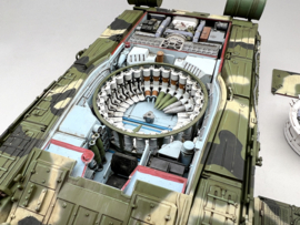 Amusing Hobby | 35A060 | Russian Main Battle Tank T-80U (Full Interior) | 1:35