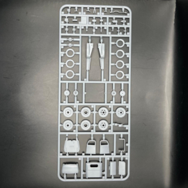 ACE | 72605 | US G506 1,5t 4x4 E-5 Turret Trainer | 1:72