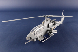 Trumpeter | 05117 | AH-1W "Super Cobra" helicopter (Turned Exhaust) | 1:35
