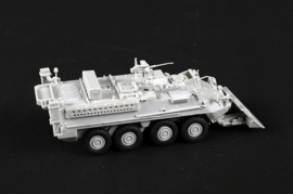Trumpeter | 07456 | M1132 Stryker Engineer Squad Vehicle w/SOB | 1:72