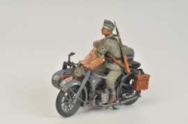 Zvezda | 3607 | German Motorcycle R-12 with Sidecar and Crew | 1:35