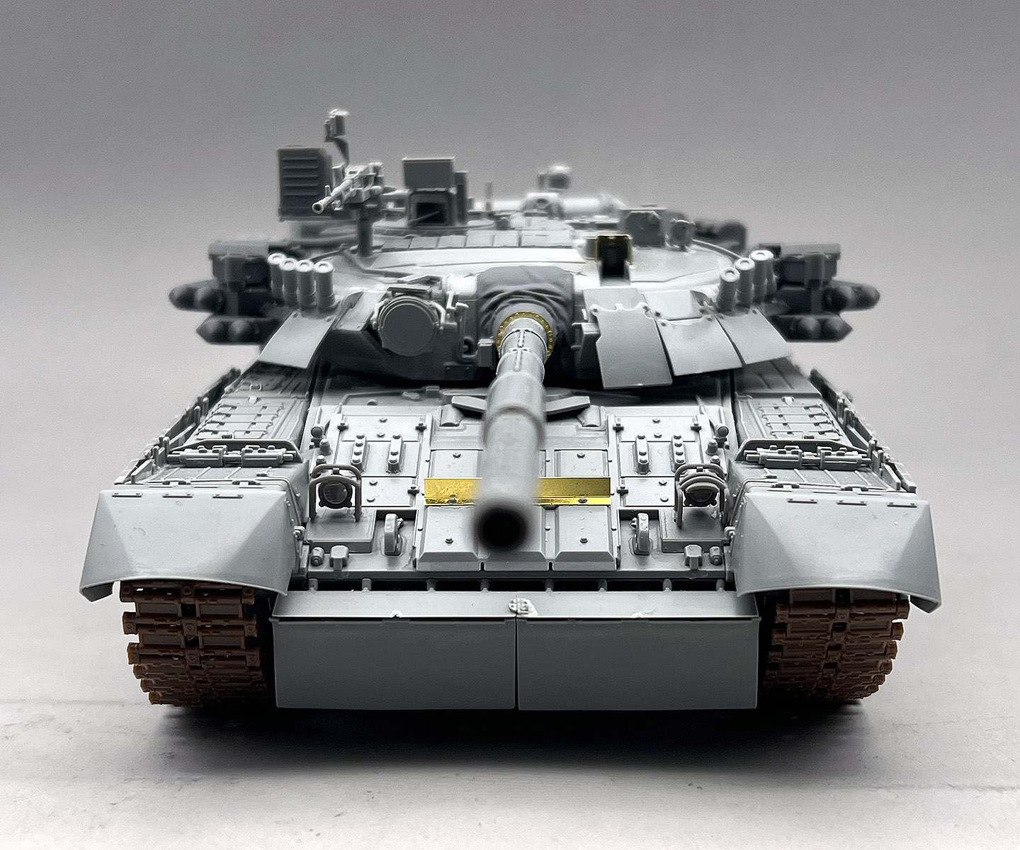 Amusing Hobby | 35A068 | T-80UM-2 Russian Main Battle Tank | 1:35