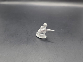 EWM | DutInf03 | Infantryman Kneeling Firing Rifle | 1:72