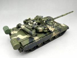 Amusing Hobby | 35A060 | Russian Main Battle Tank T-80U (Full Interior) | 1:35