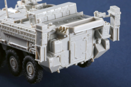 Trumpeter | 07427 | M1132 Stryker Engineer Squad Vehicle w/Surface Mine Plow | 1:72