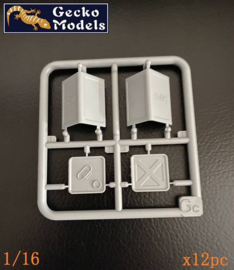 Gecko | 16GM0040 | Early Type British 4 Gallon Petrol Tins Set | 1:16