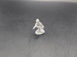 EWM | DutInf03 | Infantryman Kneeling Firing Rifle | 1:72