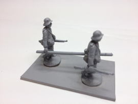 EWM | ww1ger33 | 2 Stormtroopers advancing carrying bangalore | 1:72