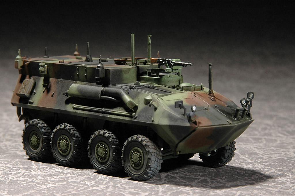 Trumpeter | 07270 | USMC LAV-C2 (Command & Control) | 1:72